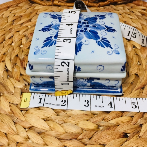 Rare, porcelain box.  Excellent condition.  Check - Picture 6 of 12